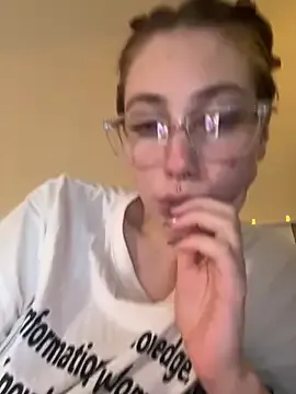 Molli_Luv on StripChat 