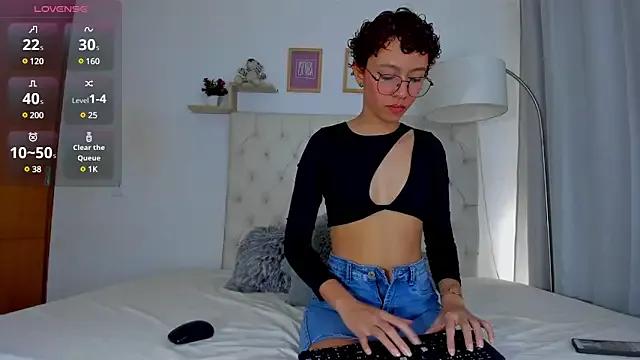 moly_slim from StripChat is Freechat