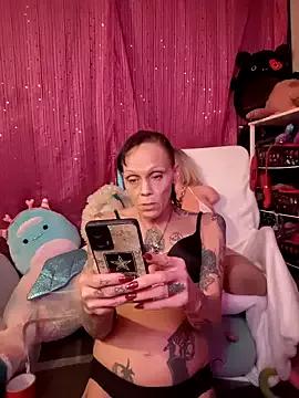 MommyMisfit from StripChat is Freechat