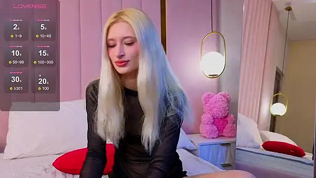 Monica_Leen from StripChat is Freechat