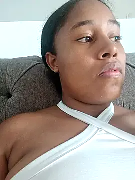 Freechat MoniqueMulberry on StripChat