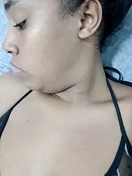 Freechat MoniqueMulberry on StripChat