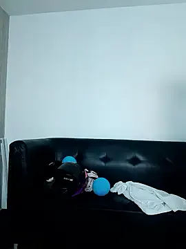 Freechat MoniqueMulberry on StripChat