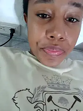 Freechat MoniqueMulberry on StripChat