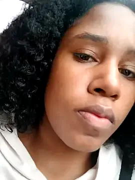 Freechat MoniqueMulberry on StripChat