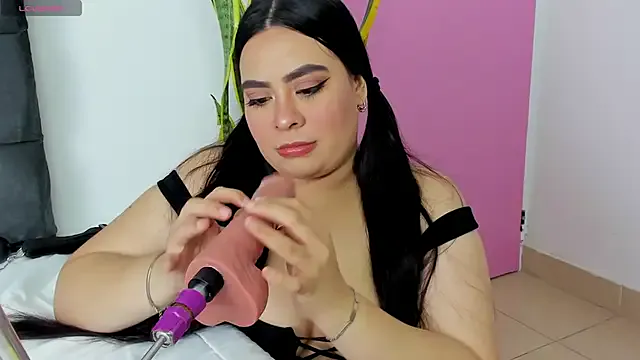 Freechat Monserrat_J on StripChat