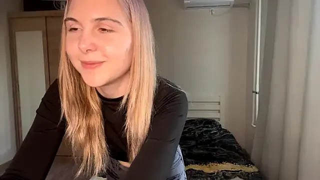 Freechat MyraLitterers on StripChat