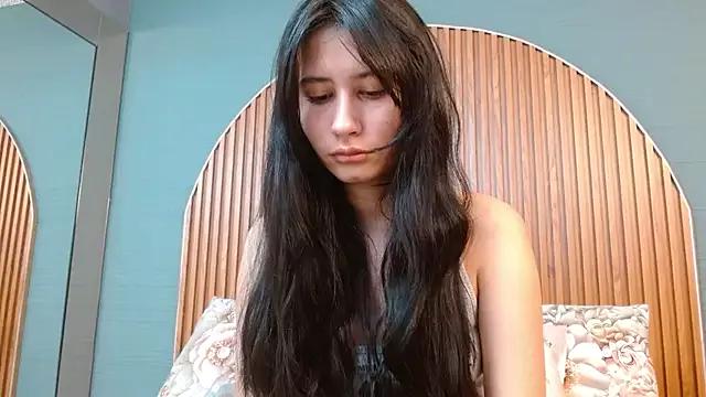 NayeCloud from StripChat is Freechat