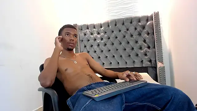 Freechat nero_reyd on StripChat