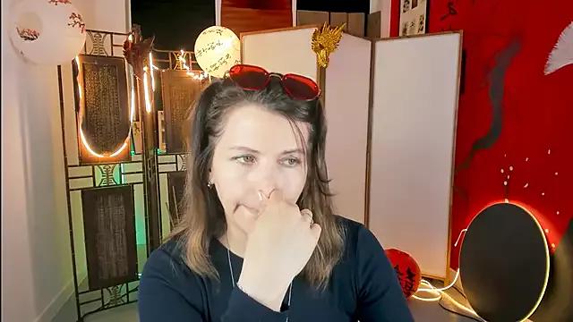 NicoleHitman from StripChat is Freechat