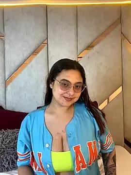 Nicolle_Collinss from StripChat is Freechat
