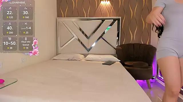 Nikki_velvet from StripChat is Freechat