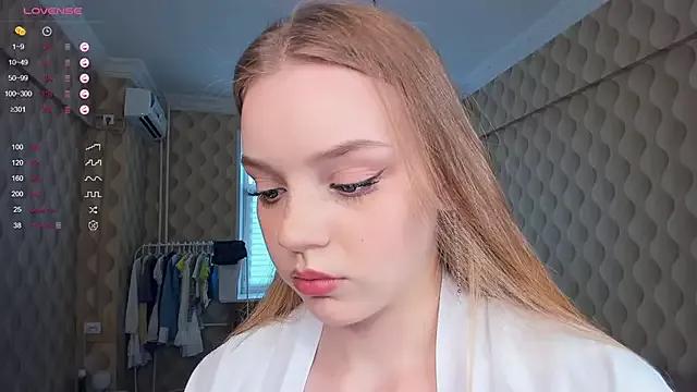 OdellaCaris from StripChat is Freechat