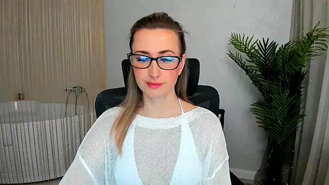 PassionGlow from StripChat is Freechat