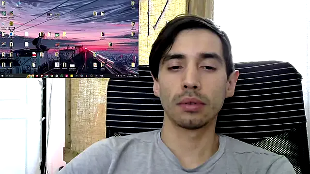 Freechat pequenouniverso69 on StripChat