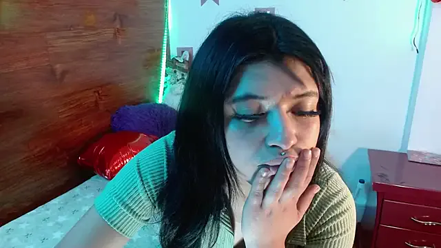 Freechat petite_coral on StripChat