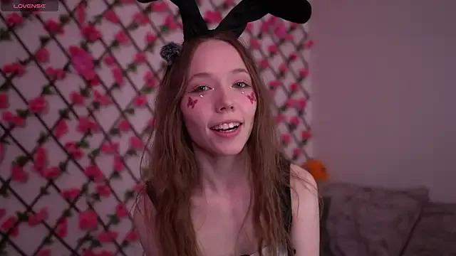 Petite_Polly from StripChat is Freechat