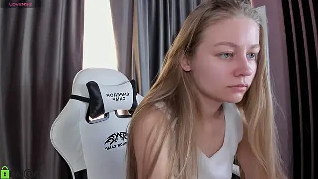 Polumna_cute from StripChat