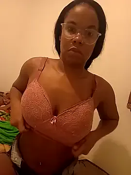 Freechat PrettahSantos on StripChat