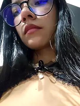 Pretty_roxxyy from StripChat is Freechat