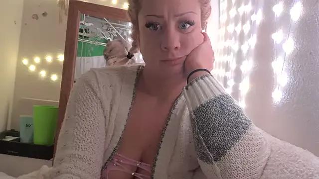 Prettylilalou from StripChat is Freechat