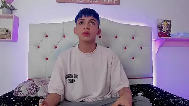 Princeapolo_anki from StripChat is Freechat