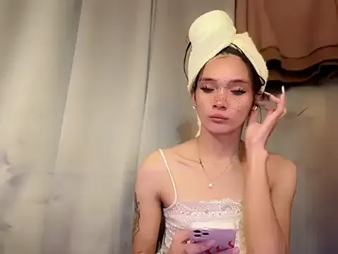 queen_lucinda from StripChat is Freechat