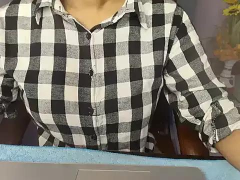 QUEEN_SUKU from StripChat is Freechat