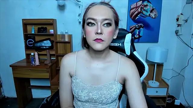 QueenCasandra from StripChat is Freechat