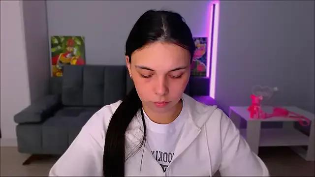 Queenofthesense_ from StripChat