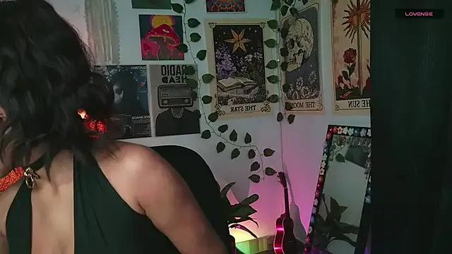 Raven_luv from StripChat is Freechat