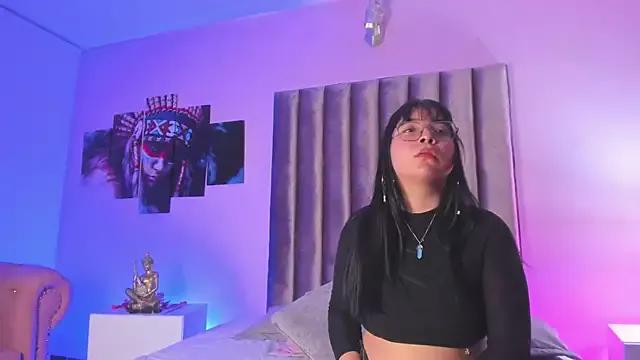 Raven_meow from StripChat is Freechat