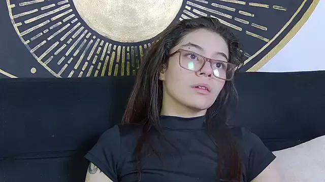 RavennMoonn from StripChat is Freechat
