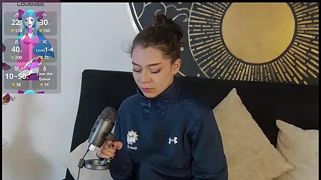 RavennMoonn from StripChat is Freechat