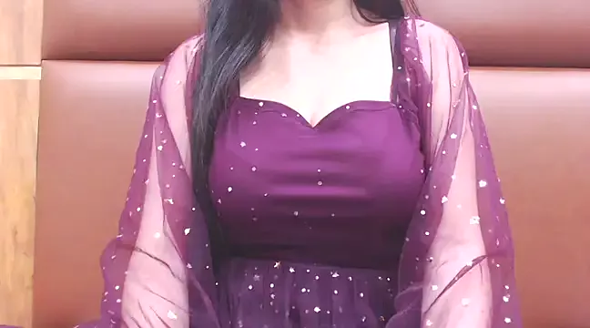 Freechat RealNaina on StripChat