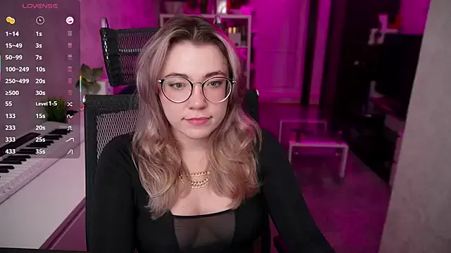 Freechat RemyCute on StripChat