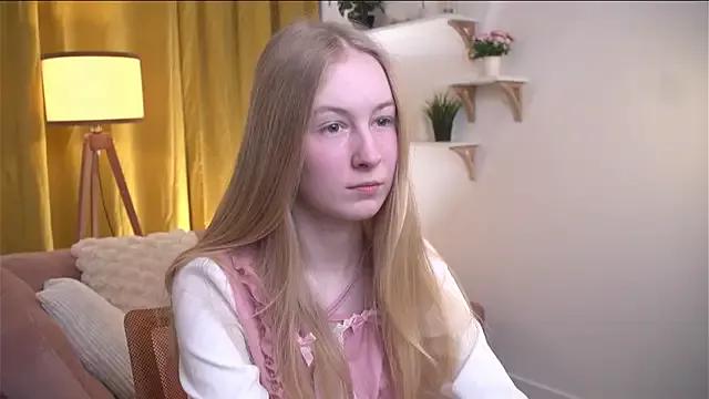 Rinavi from StripChat is Freechat
