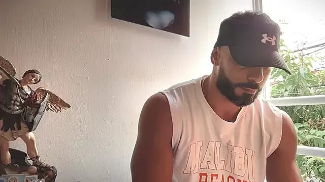 romeolovedark from StripChat is Freechat