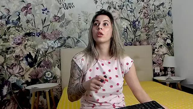 RoseDiamond06 from StripChat is Freechat