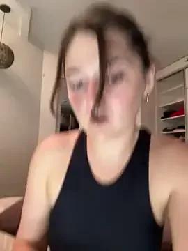 RoseViki from StripChat is Freechat
