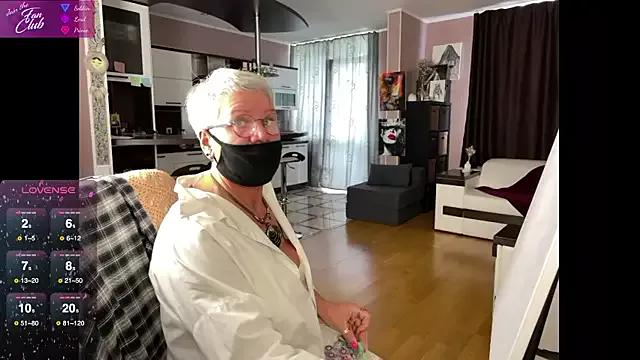 roxana_brooks from StripChat is Freechat