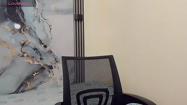 Freechat Rubi_30 on StripChat