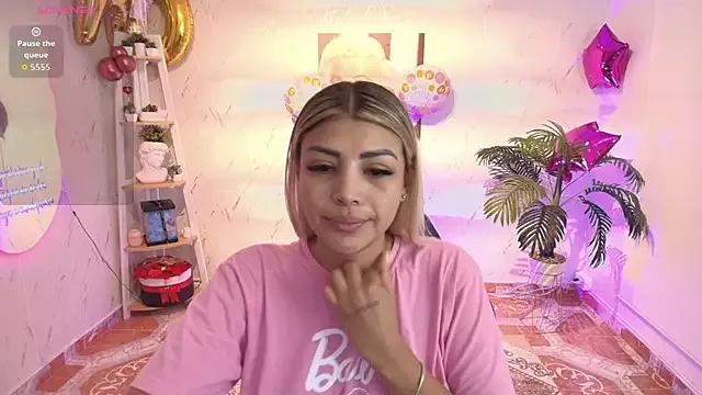 SALOOMEE__ from StripChat is Freechat