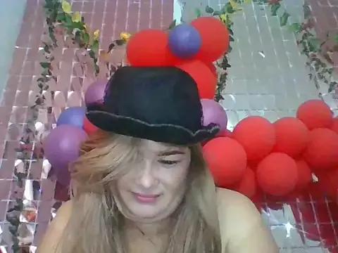 samantasexymature from StripChat is Freechat