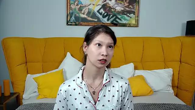 SaraDenar from StripChat is Freechat