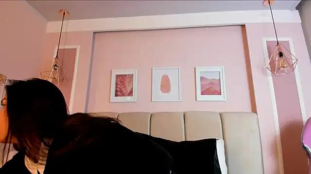 Sarah_Reidd from StripChat is Freechat