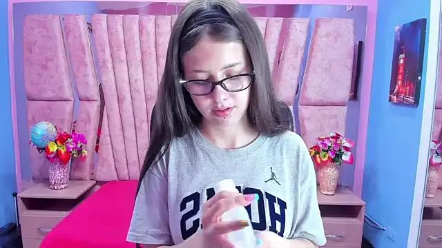sarah_sweett_ from StripChat is Freechat