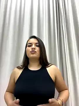 SarahLoreen from StripChat is Freechat