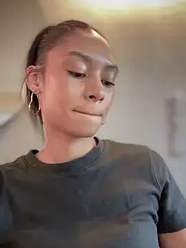 Sarakux from StripChat
