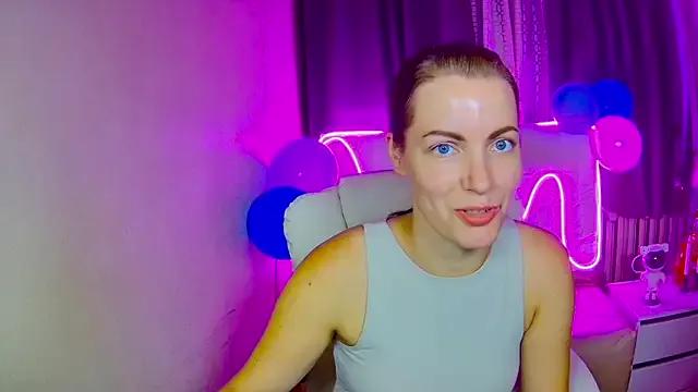 SaraLoritte from StripChat is Freechat